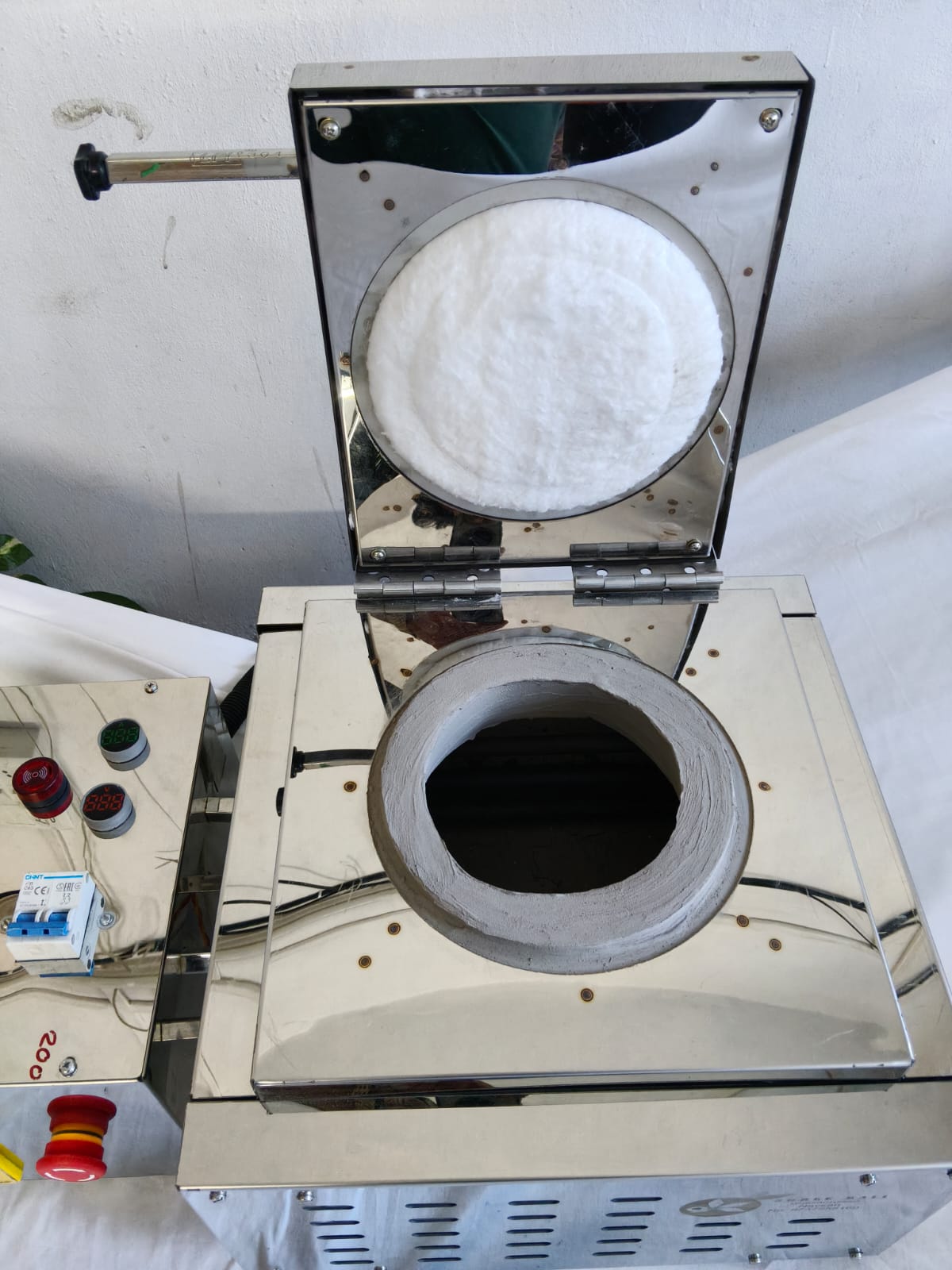 Shree Kali furnace close open chamber and lid insulation